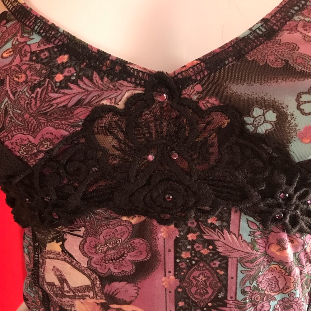 Brown and pink Parisian top. - Picture 4 of 7